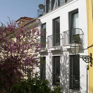 orange-3-house-chiado-bed-breakfast-suites.hotels-lisbon-portugal.com/