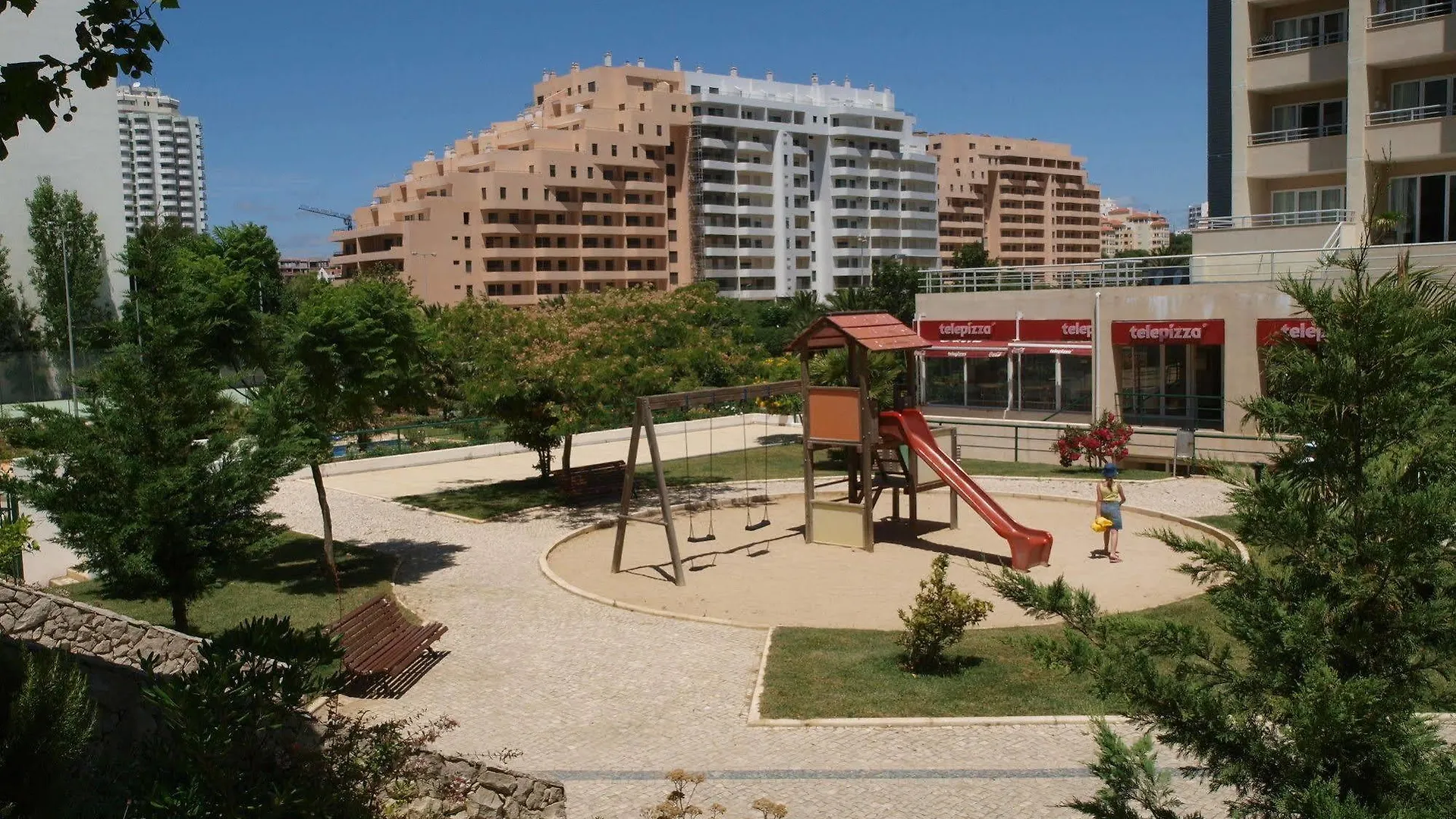 Apartamentos Jardins Da Rocha Портиман